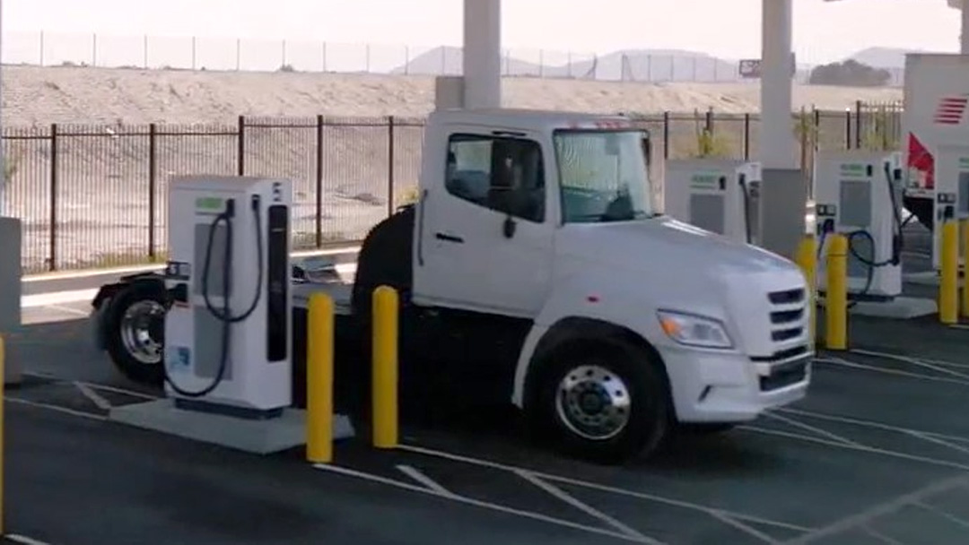 Bobtail charging at Greenlane