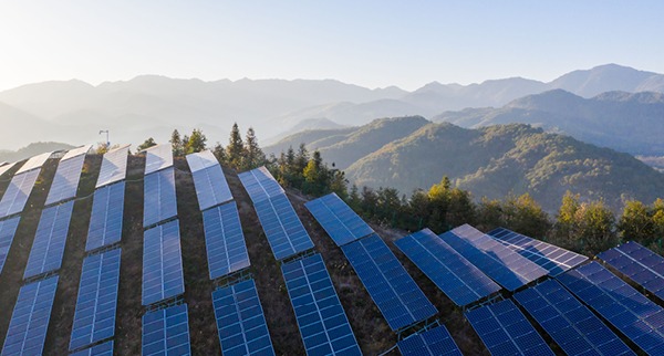 Article-Powering the Future: How Higher-Voltage Solar and Storage Drive Efficiency and Growth